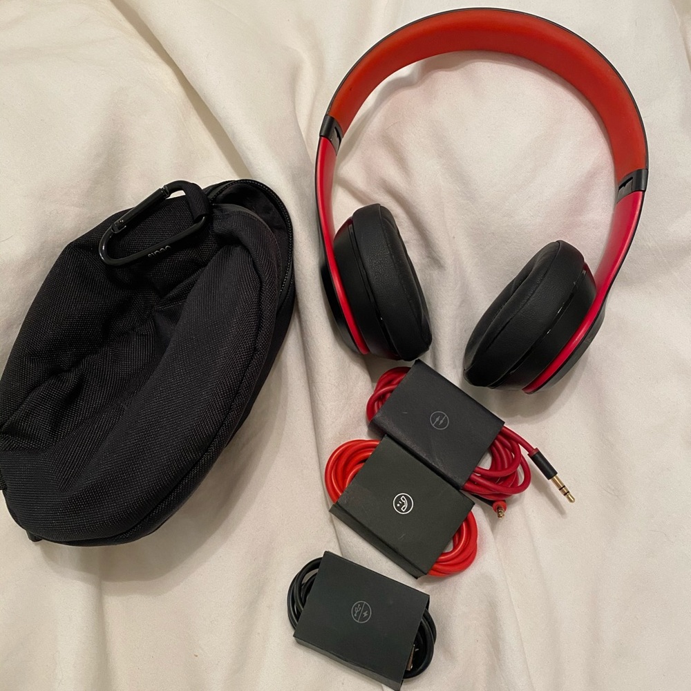 Beats - solo, red. LIKE NEW!